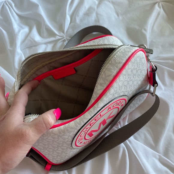 Michael Kors Summer Crossbody - Picture 4 of 5